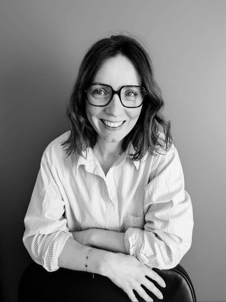 Portrait de Julie, fondatrice de Poplum et graphiste freelance en Seine-et-Marne